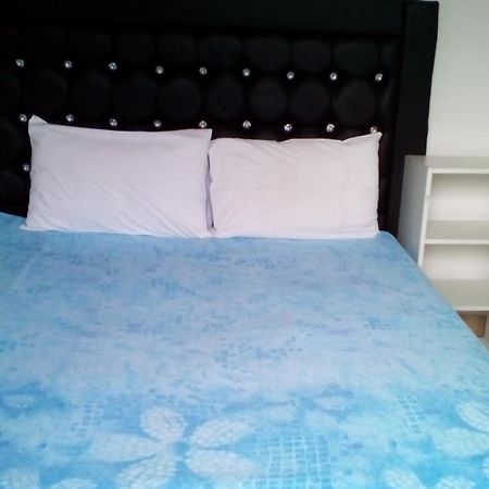 Accoustix Backpackers Hostel โจฮันเนสเบิร์ก ภายนอก รูปภาพ