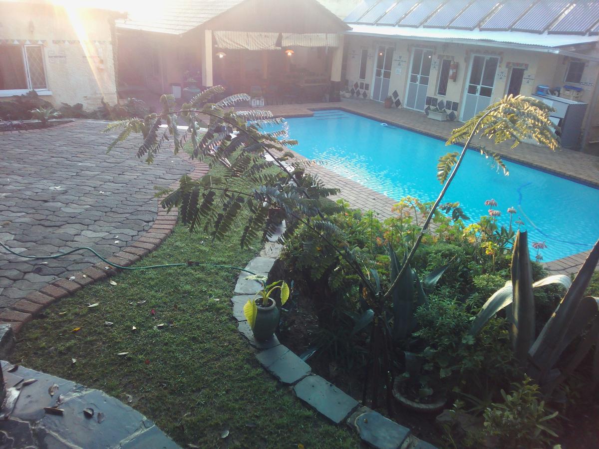 Accoustix Backpackers Hostel โจฮันเนสเบิร์ก ภายนอก รูปภาพ